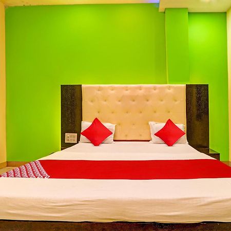 Oyo Flagship Hotel Samruddhi Lodge Nirmal  外观 照片