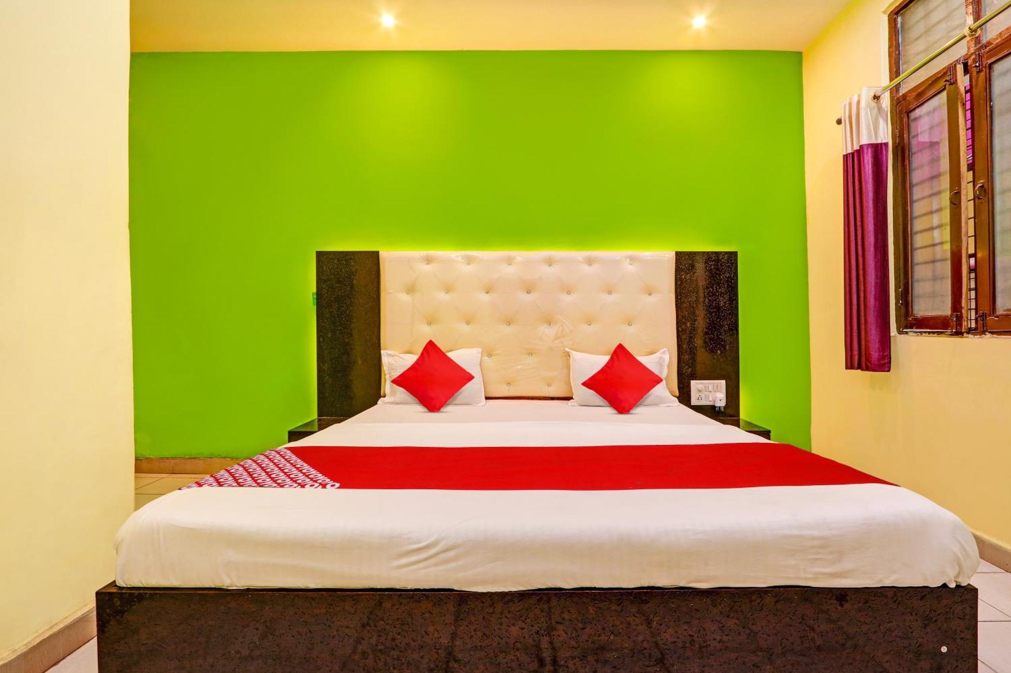 Oyo Flagship Hotel Samruddhi Lodge Nirmal  外观 照片