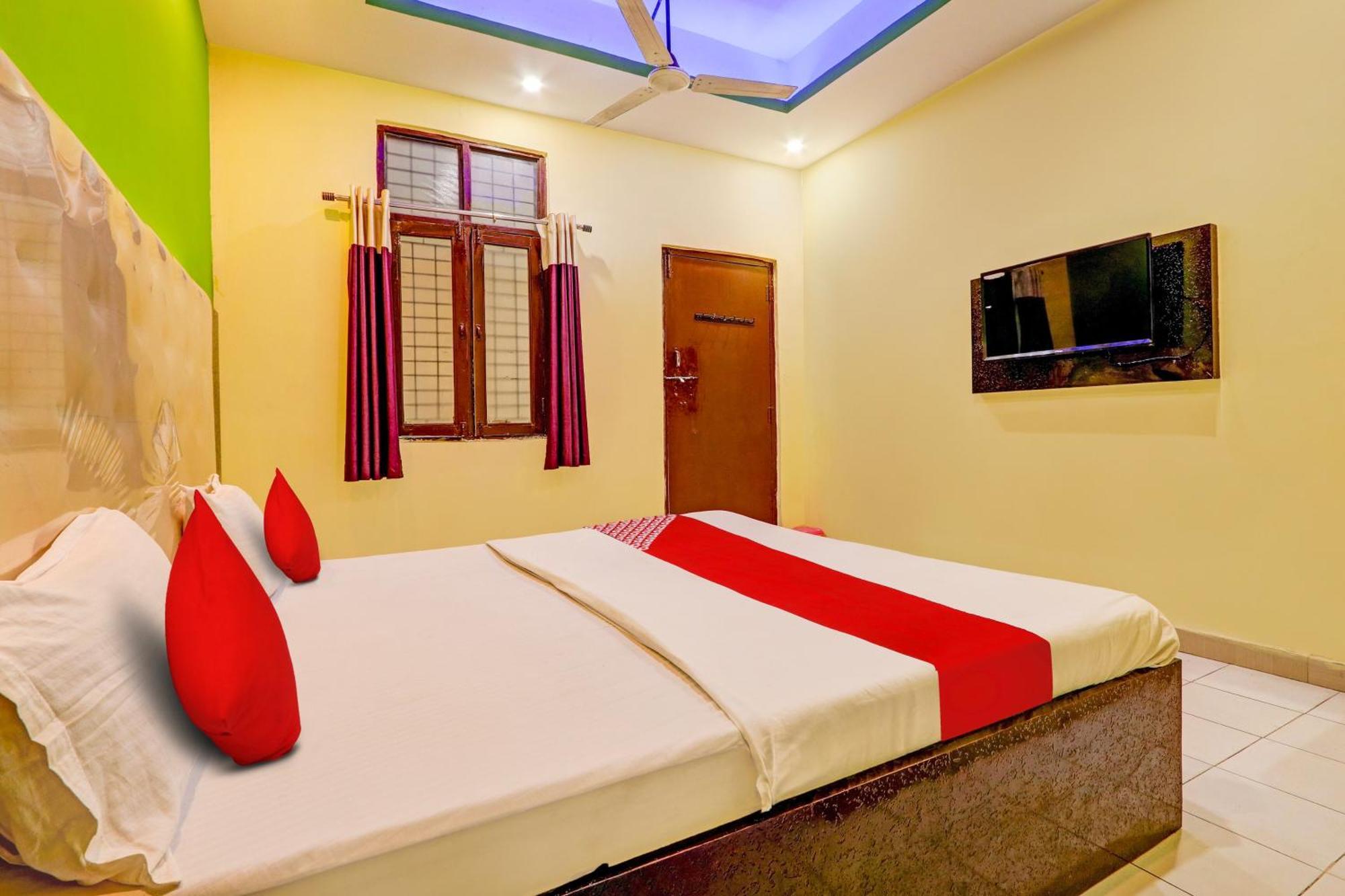 Oyo Flagship Hotel Samruddhi Lodge Nirmal  外观 照片