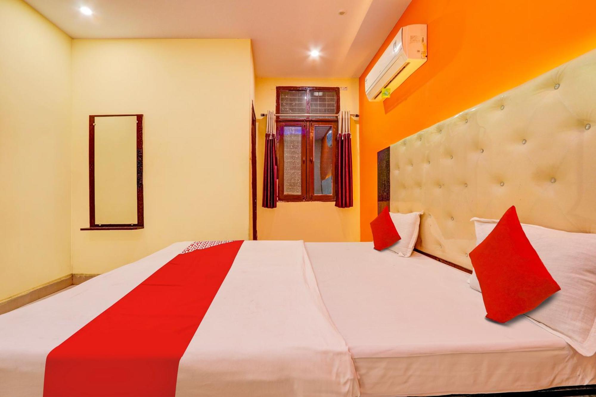 Oyo Flagship Hotel Samruddhi Lodge Nirmal  外观 照片