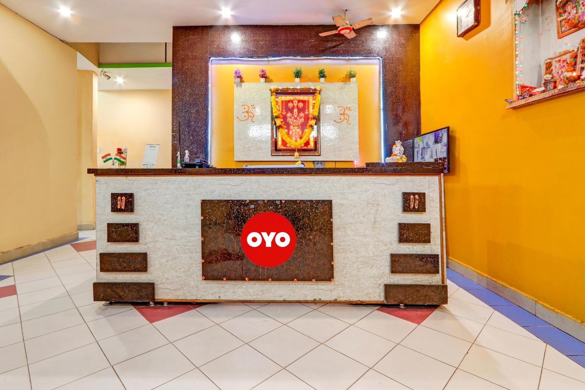 Oyo Flagship Hotel Samruddhi Lodge Nirmal  外观 照片