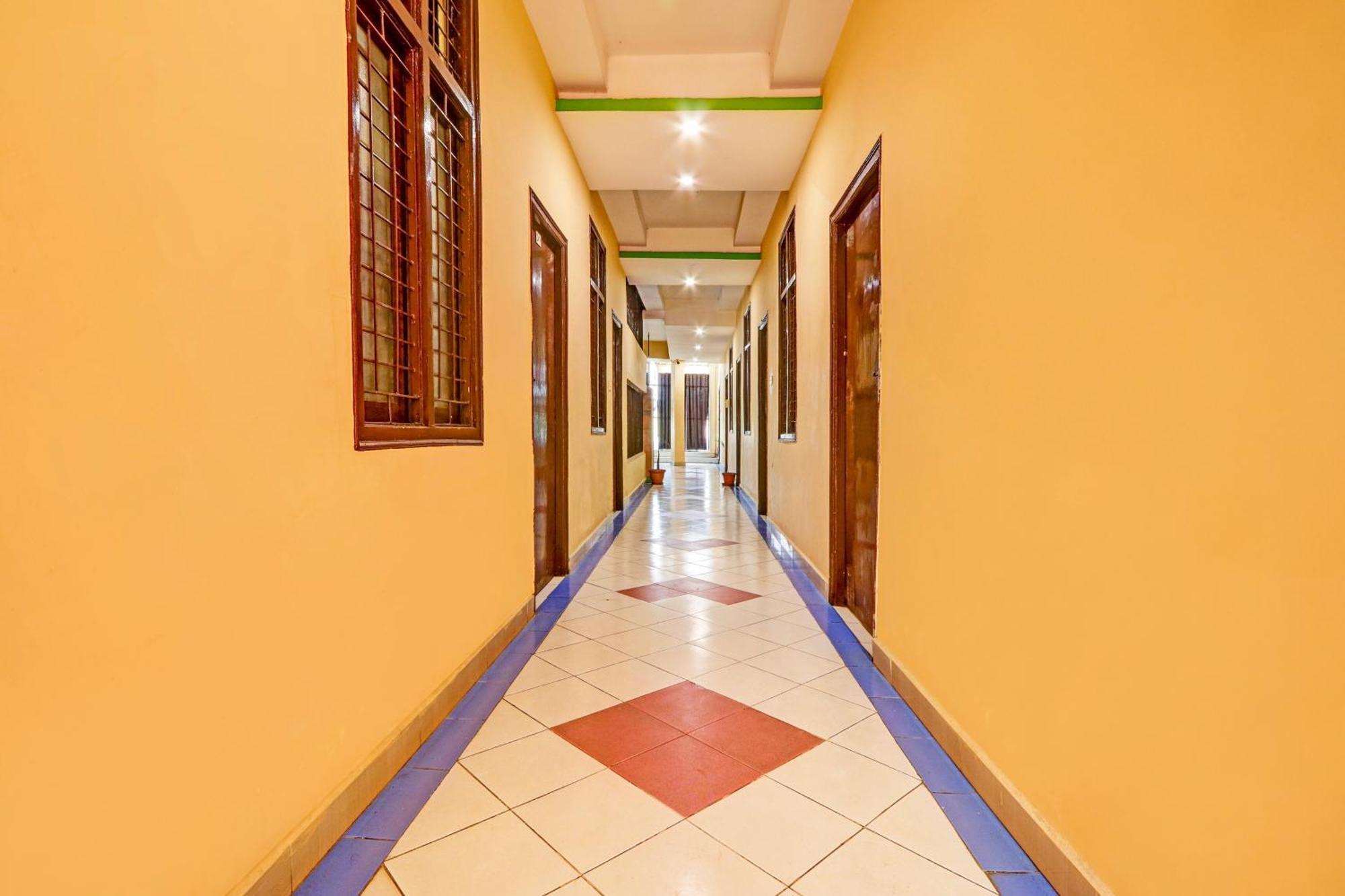 Oyo Flagship Hotel Samruddhi Lodge Nirmal  外观 照片