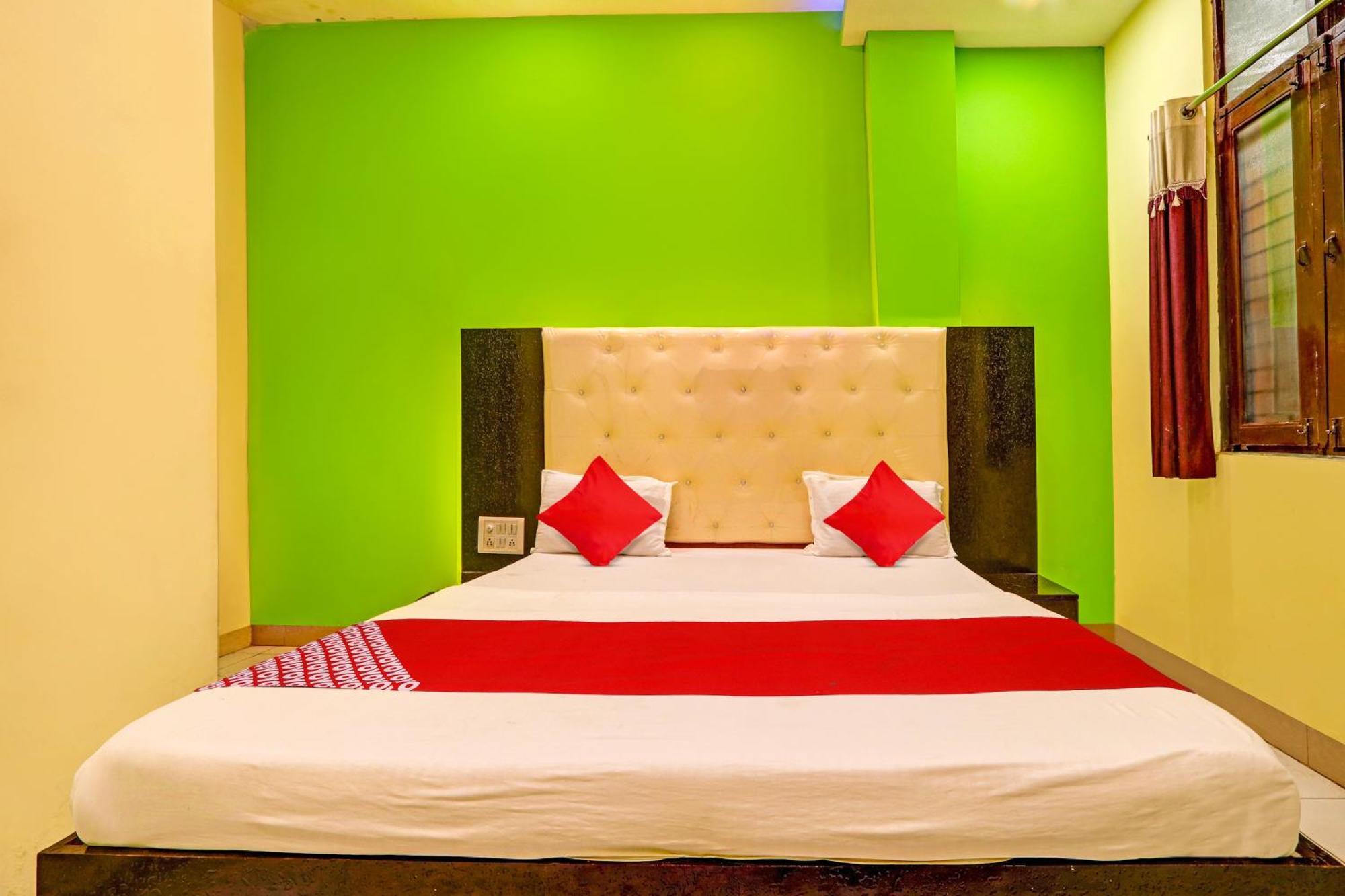 Oyo Flagship Hotel Samruddhi Lodge Nirmal  外观 照片