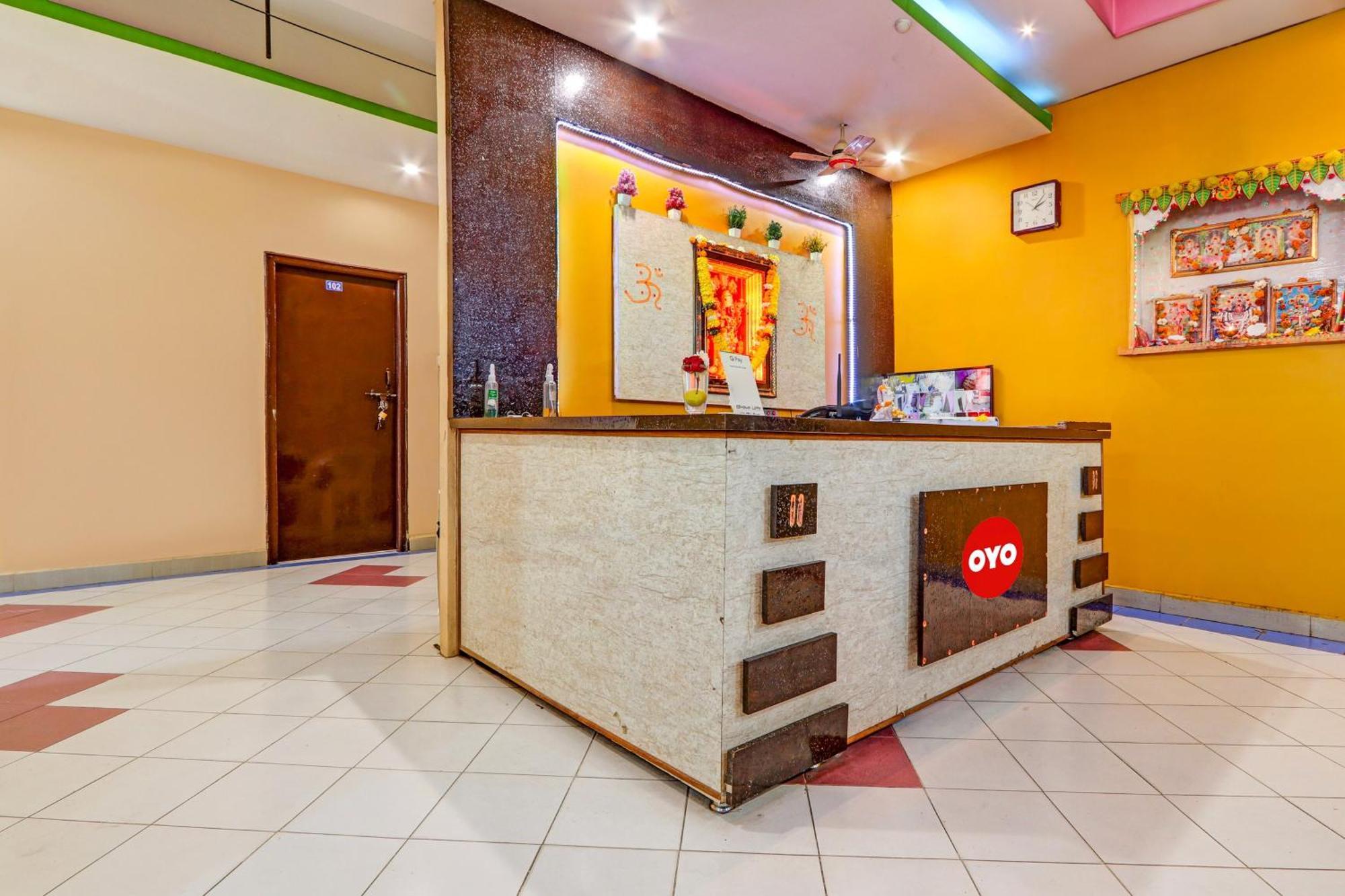 Oyo Flagship Hotel Samruddhi Lodge Nirmal  外观 照片
